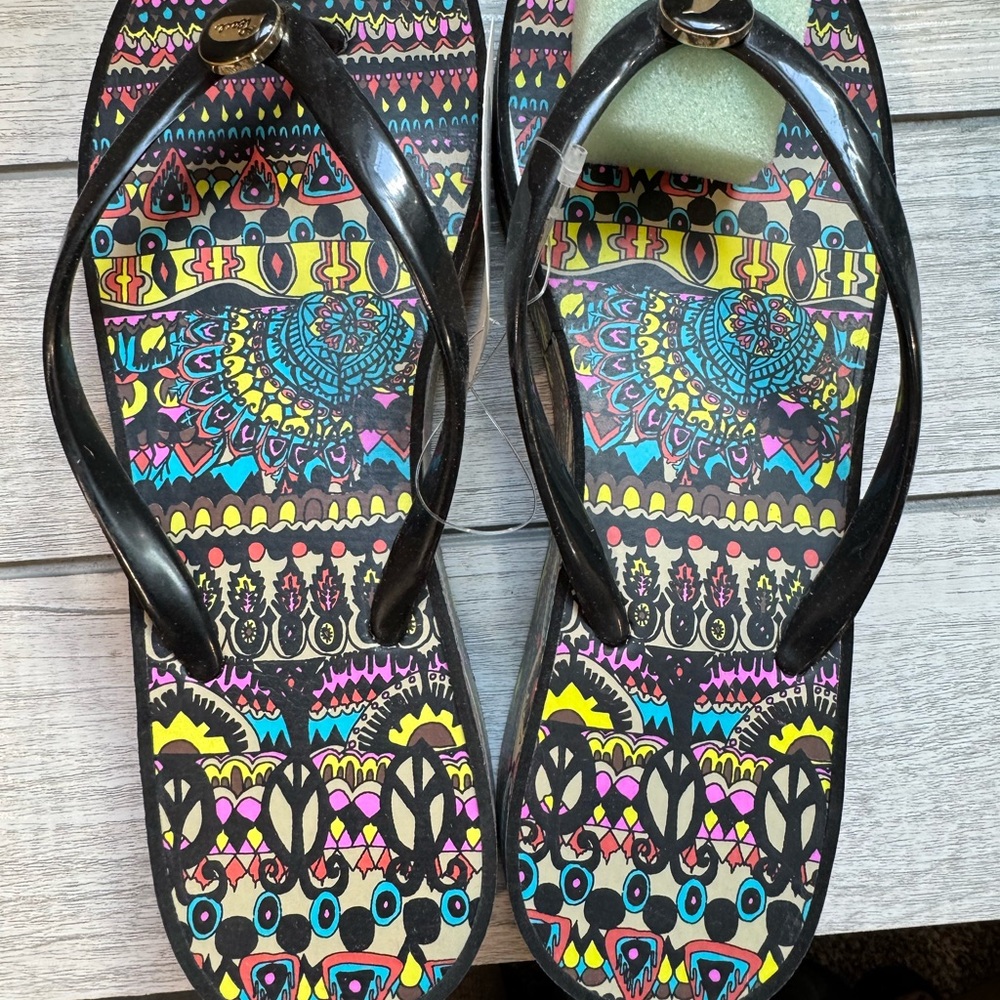 sakroots PEACE Flip Flops